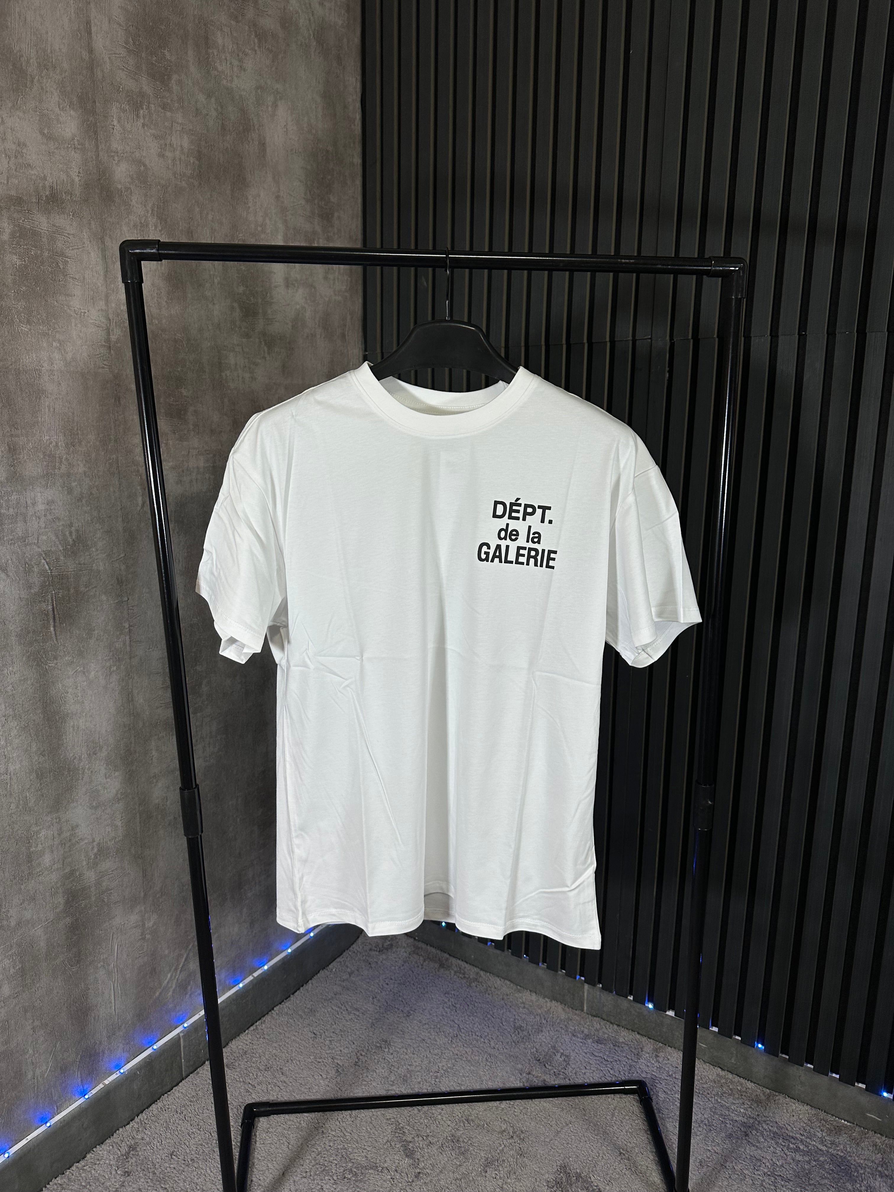 CAMISETA GALLERY DE₽T