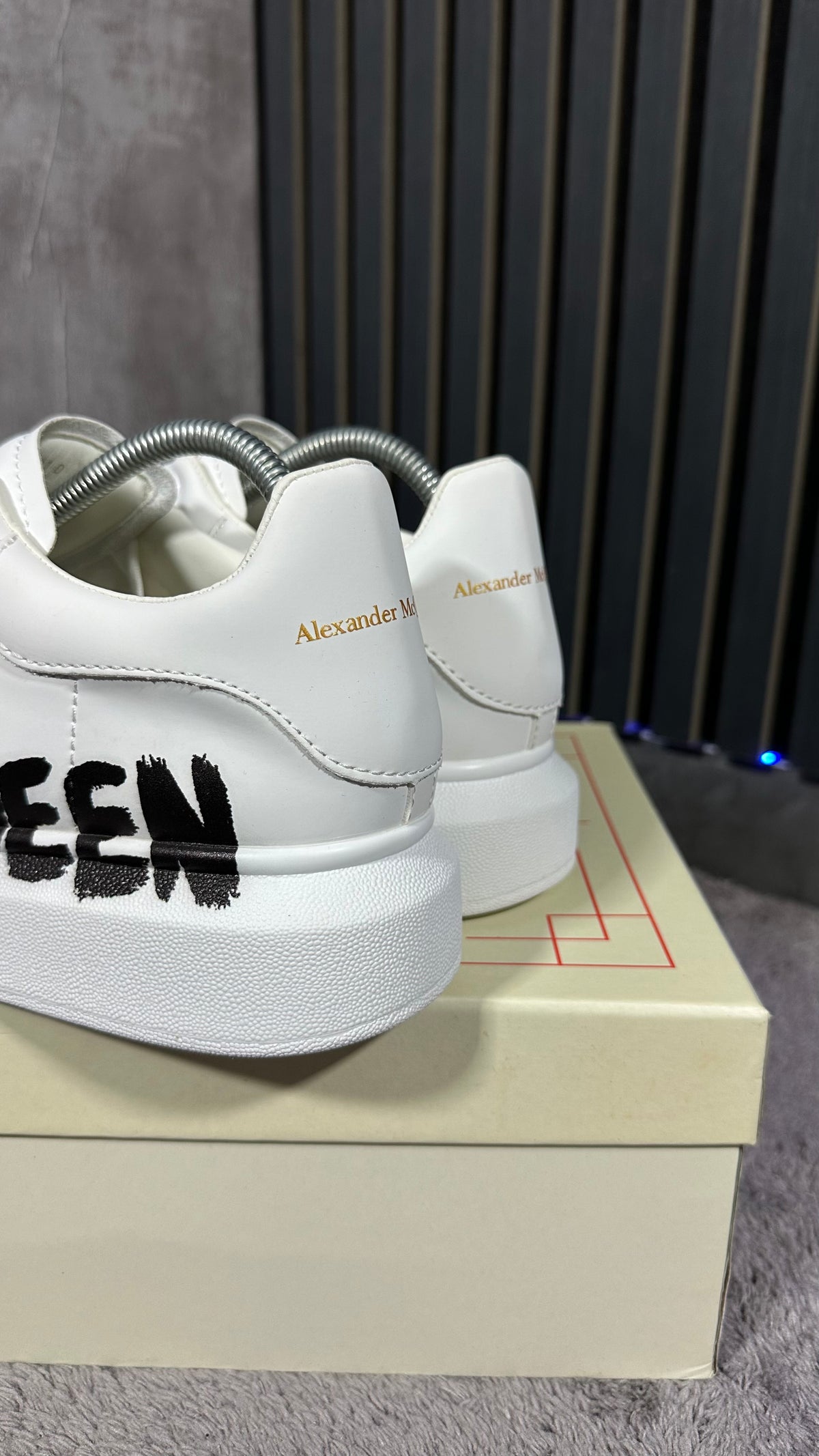 ALEXANDER M€QUEEN