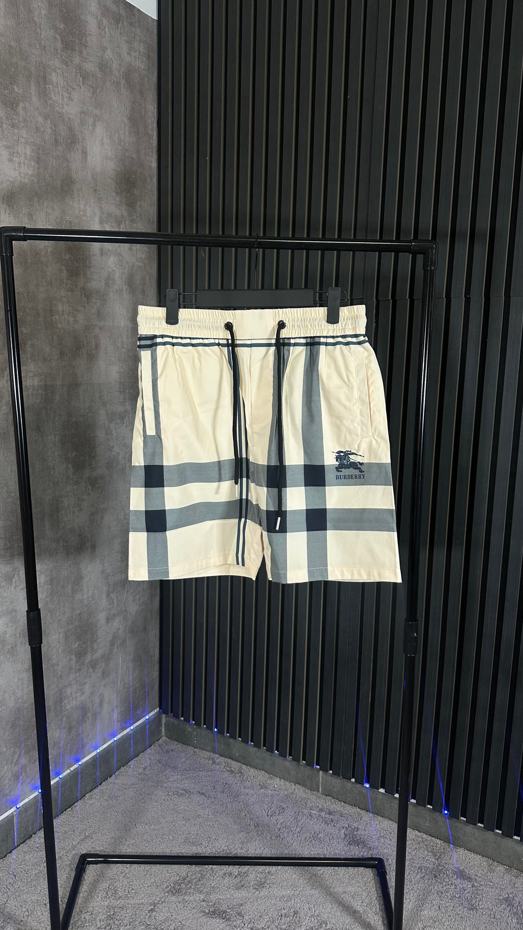 PANTALONES CORTOS BURBERR¥