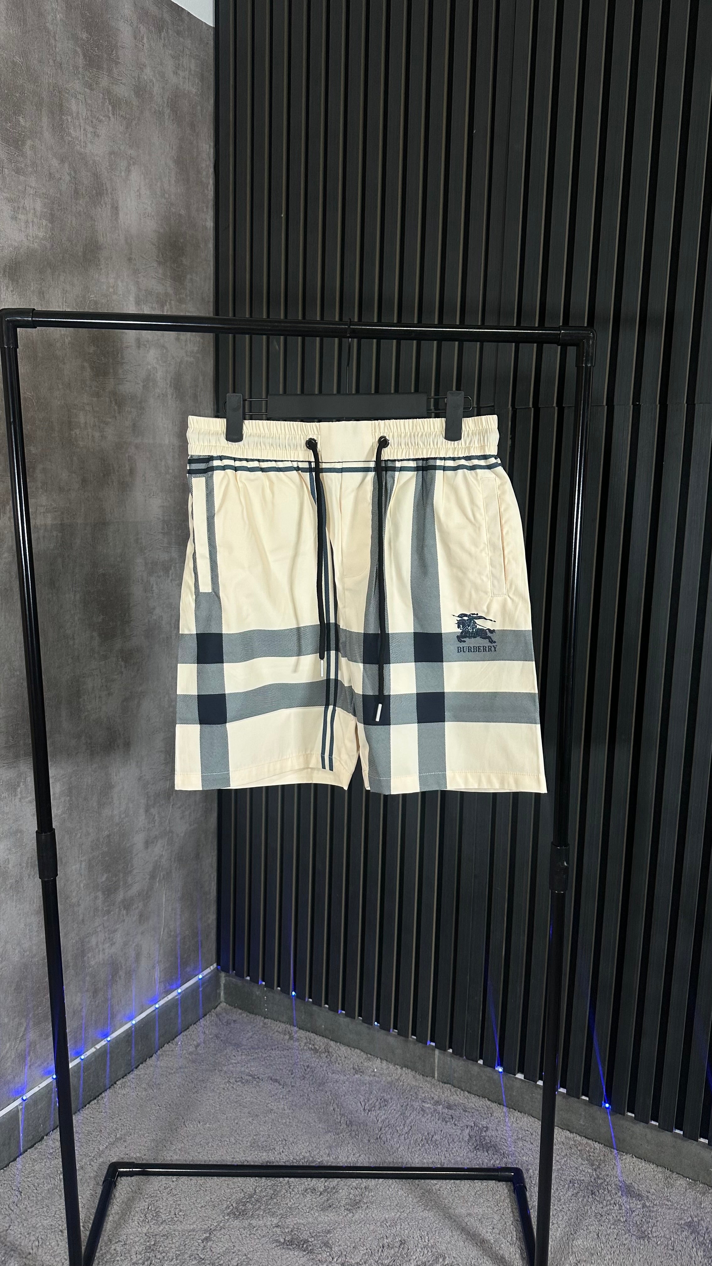 PANTALONES CORTOS BURBERR¥