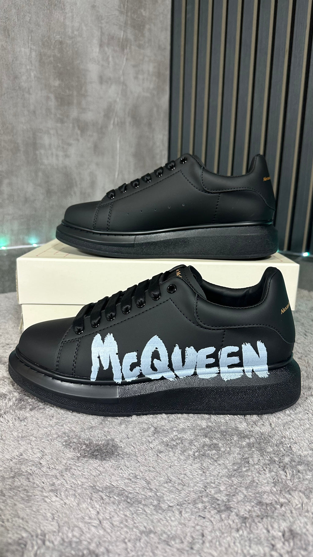 ALEXANDER M€QUEEN