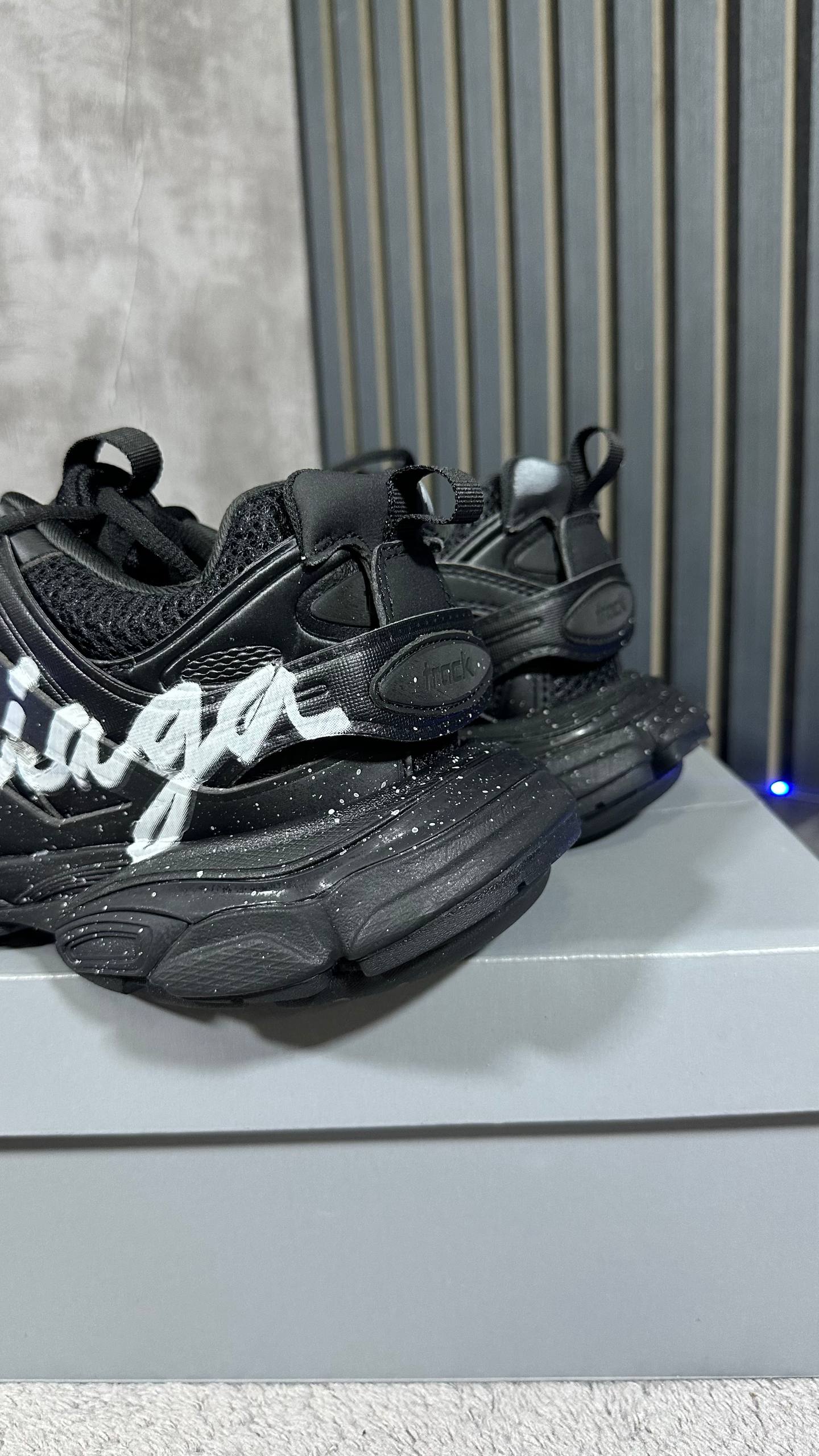 BALENCIAG4 TRACK