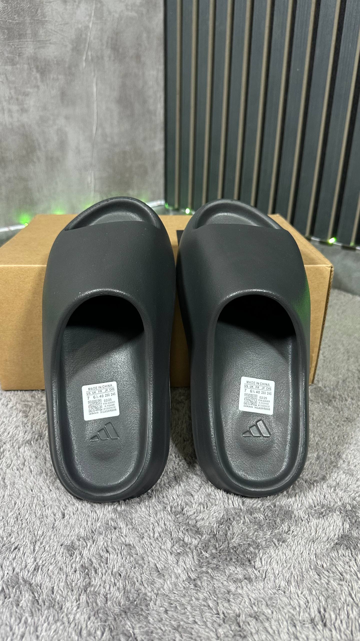YEEZ¥ SLIDES