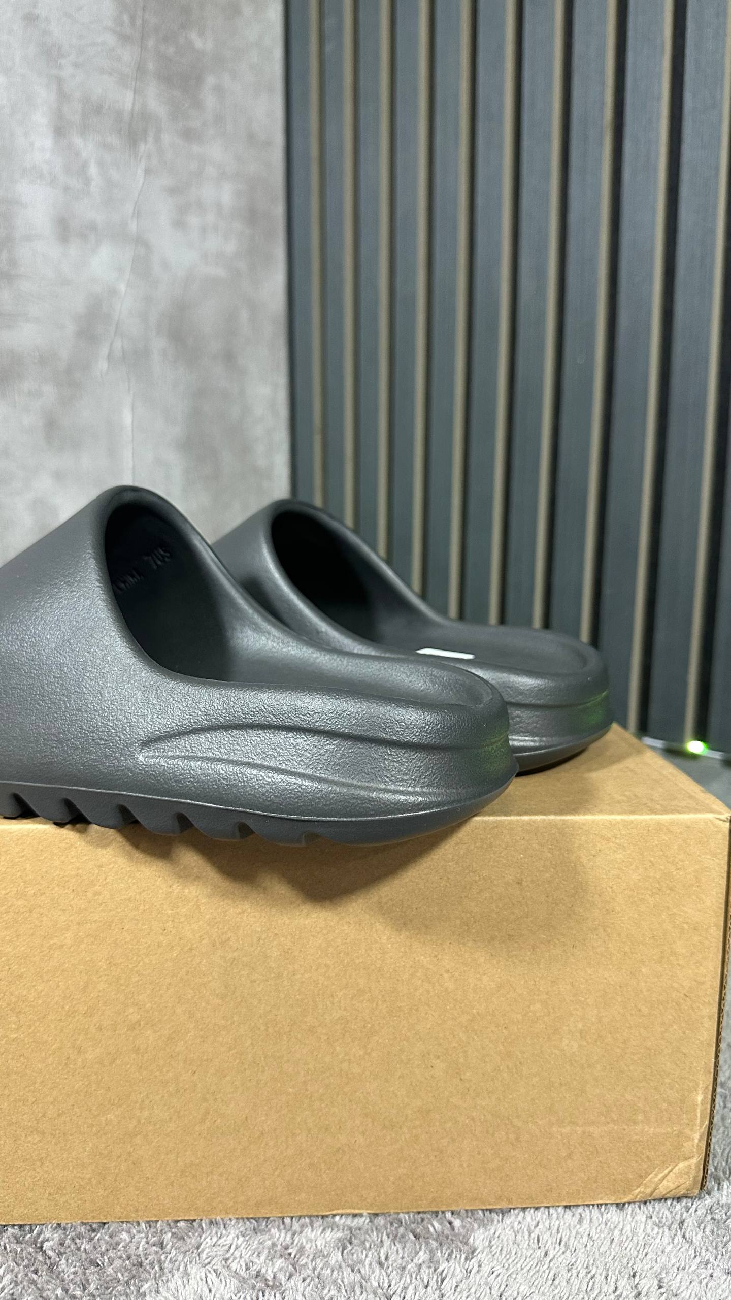 YEEZ¥ SLIDES