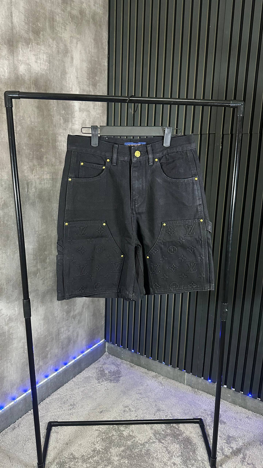 PANTALONES CORTOS LV