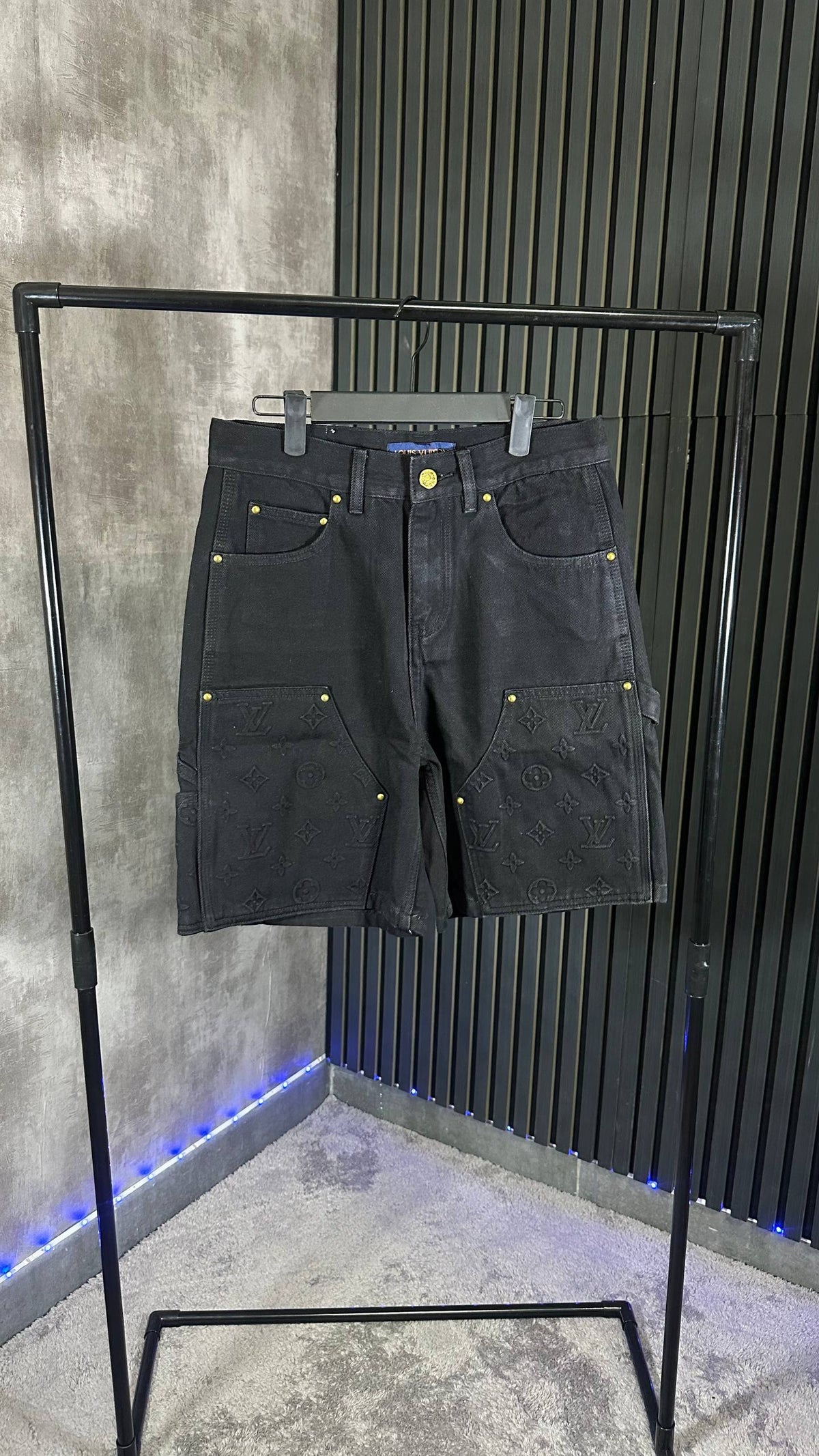 PANTALONES CORTOS LV